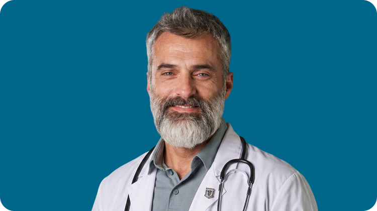Representación actuada de un médico adulto sonriendo